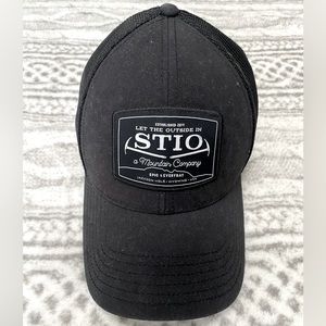 Stio Men’s Trucker Black Like New
